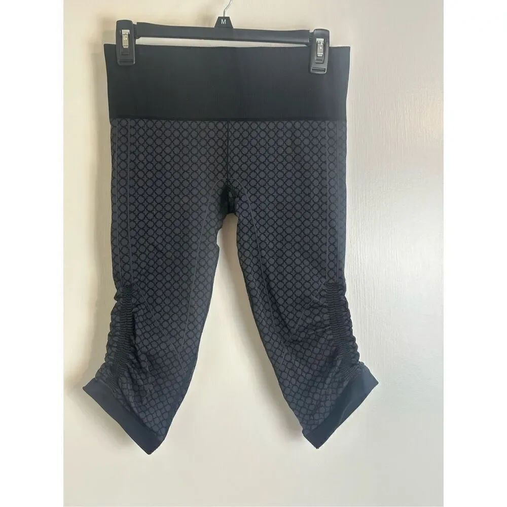 Lululemon EUC size 6 In the Flow Crop II Seamless Ruched Leggings - black gray